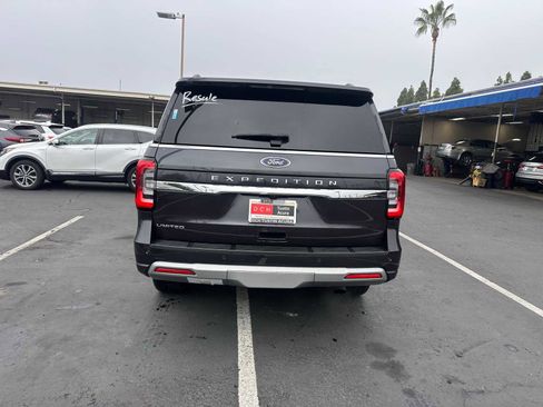 Used 2024 Ford Expedition Limited image 4