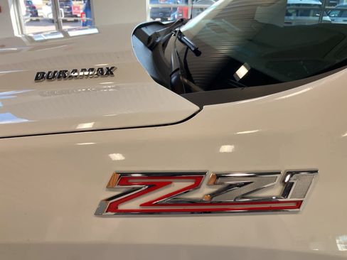 Used 2023 Chevrolet Silverado 1500 LT w/ Z71 Off-Road Package image 10