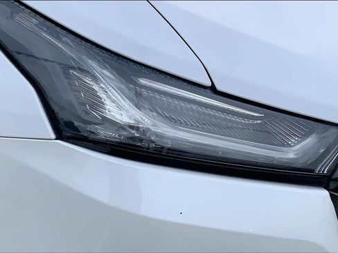 Used 2023 Chevrolet Traverse RS FWD image 26