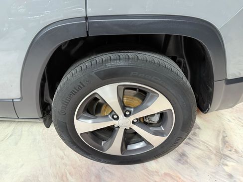 Used 2020 Jeep Cherokee Limited AWD/4WD image 36