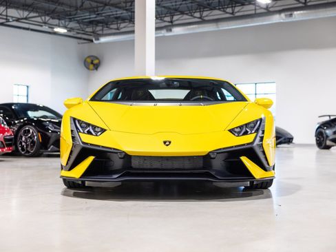 Used 2023 Lamborghini Huracan Tecnica RWD image 2