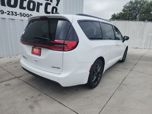 New 2026 Chrysler Pacifica Limited w/ S Appearance Package image 18
