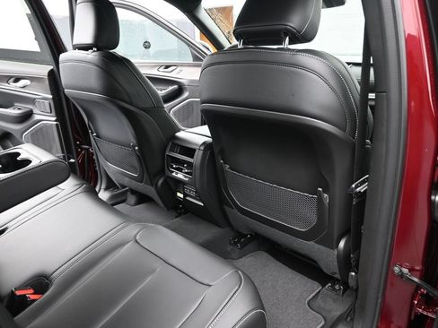 New 2026 Jeep Grand Cherokee Limited RWD image 7