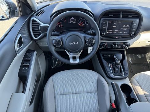 Used 2022 Kia Soul LX image 21