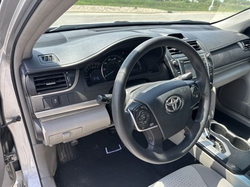 Used 2012 Toyota Camry LE FWD image 11