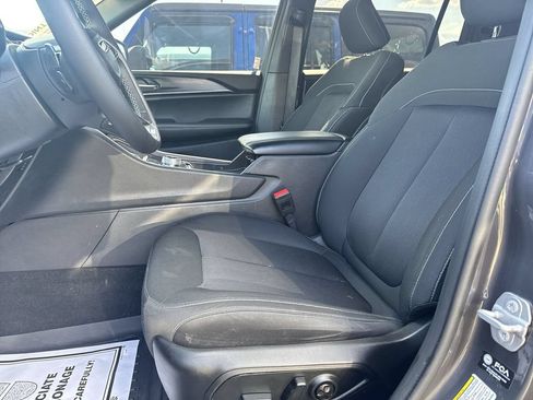 Used 2025 Jeep Grand Cherokee L Laredo AWD/4WD image 11