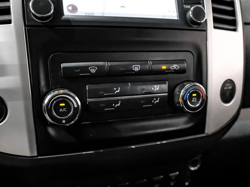 Used 2015 Nissan Xterra PRO-4X AWD/4WD image 21