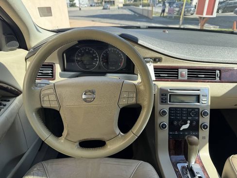 Used 2008 Volvo V70 FWD image 25