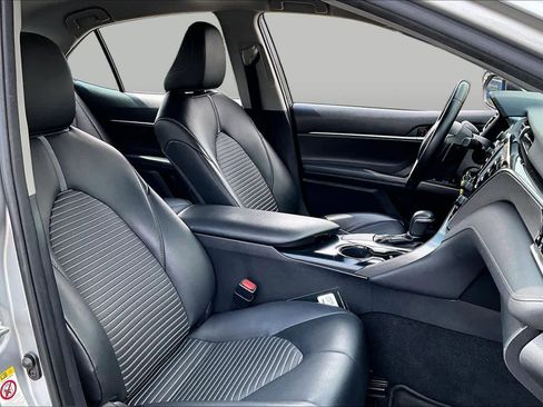 Used 2018 Toyota Camry SE FWD image 8