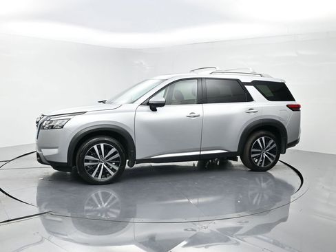 Used 2024 Nissan Pathfinder Platinum w/ Cargo Package AWD/4WD image 3