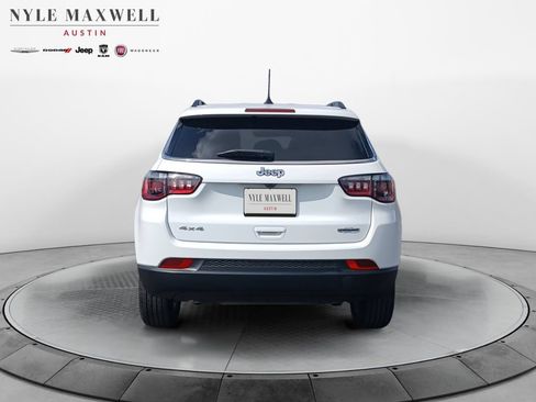 Used 2025 Jeep Compass Latitude AWD/4WD image 15