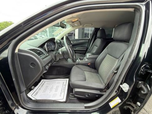 Used 2019 Chrysler 300 Touring w/ Sport Appearance Package RWD image 17
