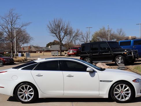 Used 2014 Jaguar XJ image 6