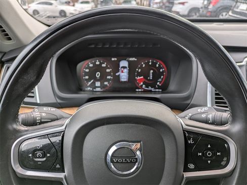 Certified 2022 Volvo XC90 T6 Momentum image 37