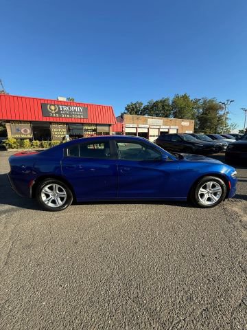 Used 2020 Dodge Charger SXT RWD image 4