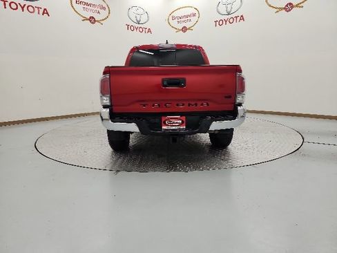 Used 2022 Toyota Tacoma TRD Off-Road AWD/4WD image 7
