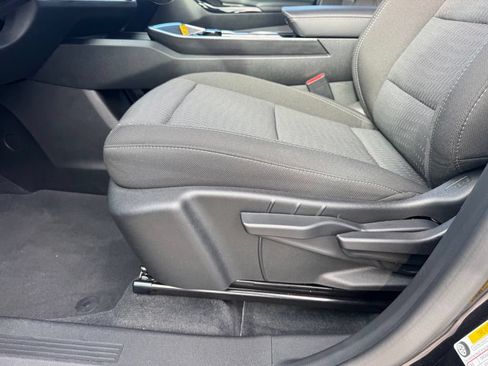 Used 2026 Chevrolet Equinox LT FWD image 5
