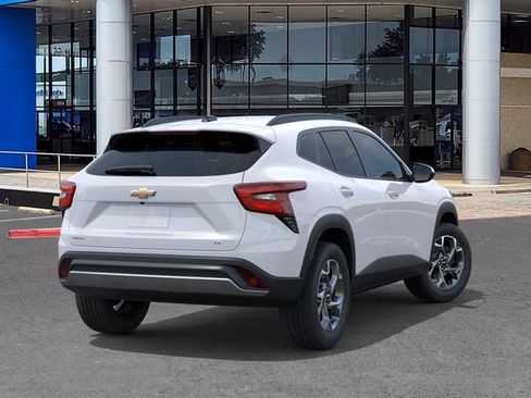 New 2026 Chevrolet Trax LT FWD image 4