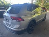 Used 2023 Volkswagen Tiguan SE image 3