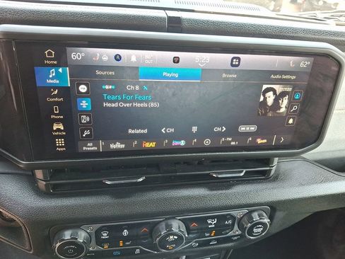 Certified 2024 Jeep Wrangler Unlimited AWD/4WD image 16