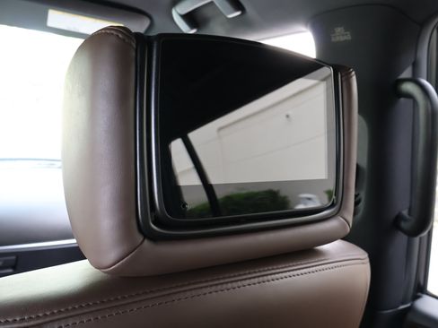 Used 2023 Nissan Armada Platinum w/ Captain's Chairs Package RWD image 19