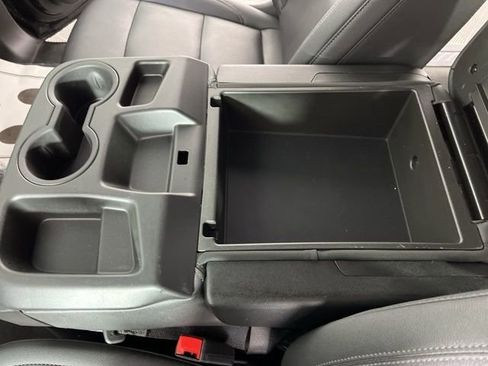 Used 2025 GMC Sierra 1500 SLT image 30