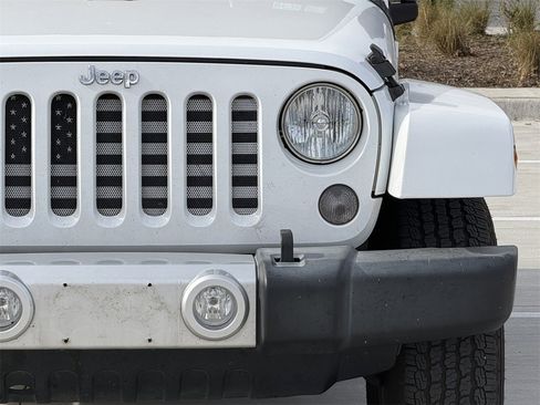 Used 2015 Jeep Wrangler Unlimited Sahara w/ Connectivity Group image 8