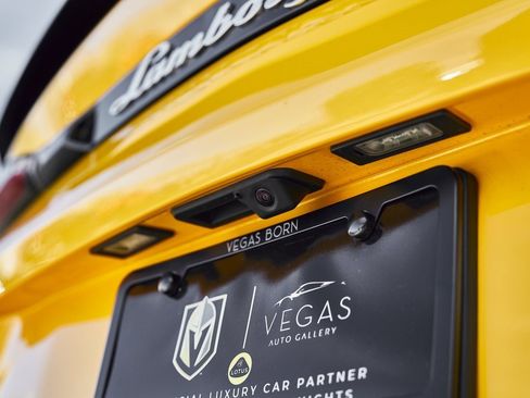 Used 2021 Lamborghini Urus image 12