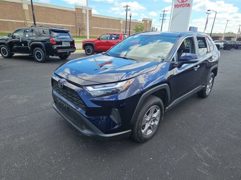 Used 2025 Toyota RAV4 XLE AWD/4WD image 7