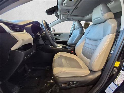 Used 2021 Toyota RAV4 XLE Premium AWD/4WD image 16