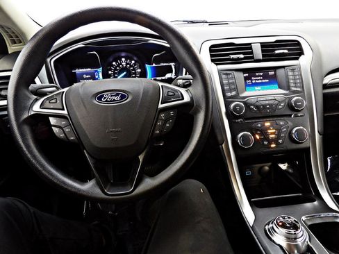 Used 2018 Ford Fusion SE image 17