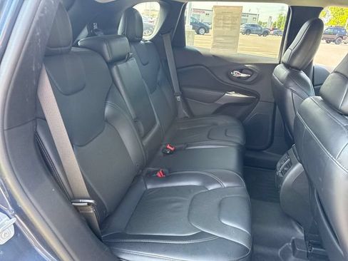 Used 2019 Jeep Cherokee Limited AWD/4WD image 11