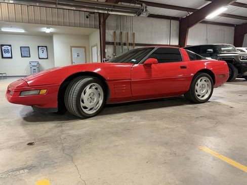 Used 1992 Chevrolet Corvette Coupe image 4
