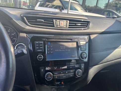 Used 2017 Nissan Rogue SL w/ SL Premium Package FWD image 17