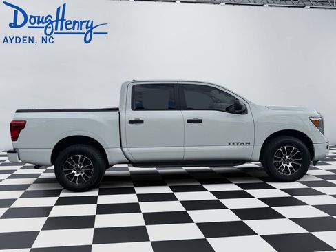 Used 2024 Nissan Titan SV AWD/4WD image 6