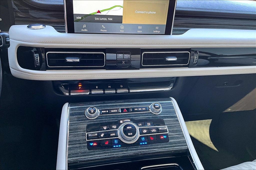 Used 2022 Lincoln Aviator Black Label w/ Dynamic Handling Package AWD/4WD image 15