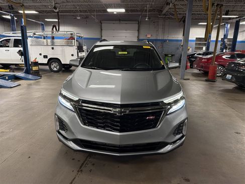 Used 2023 Chevrolet Equinox RS image 3
