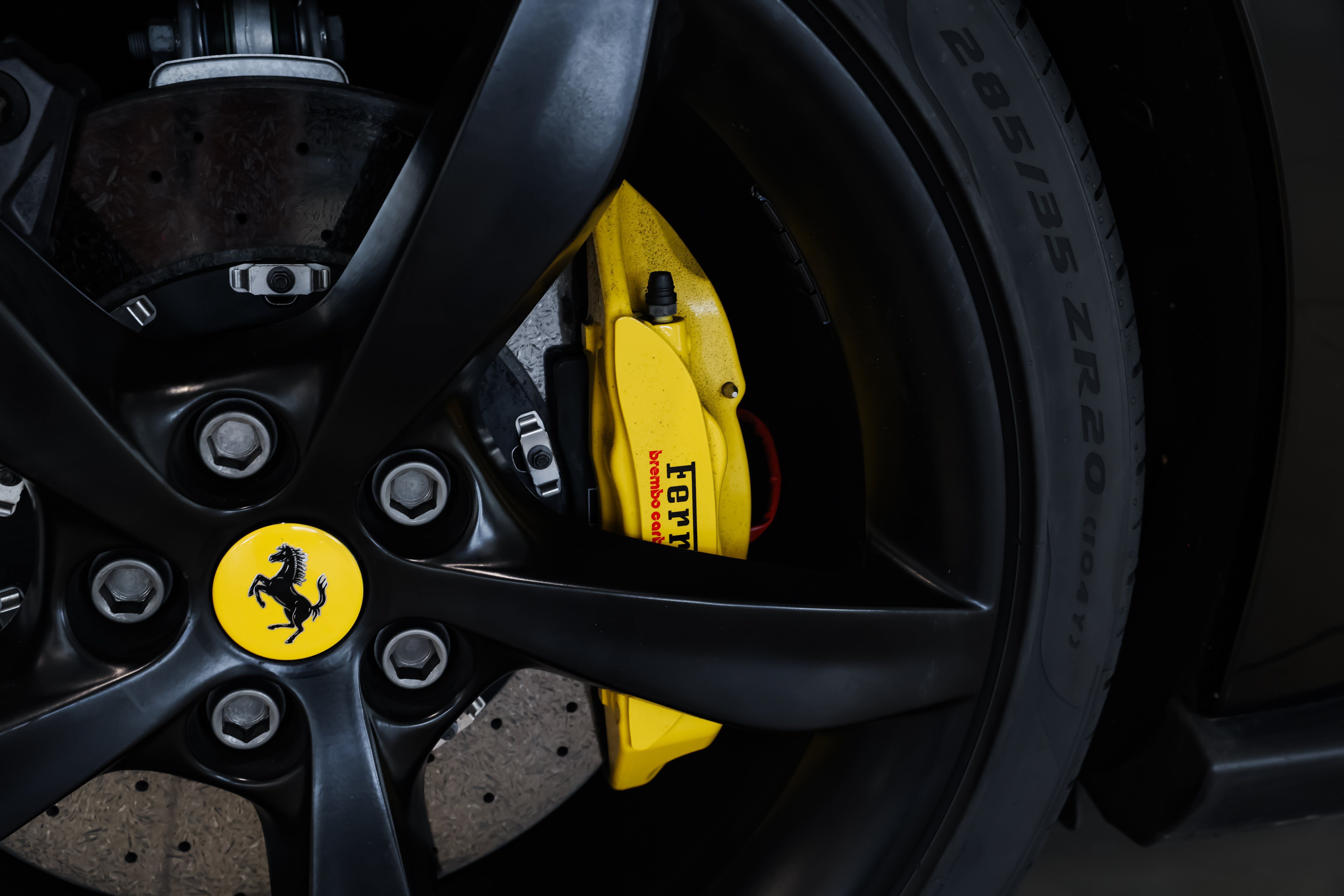 Used 2019 Ferrari Portofino RWD image 16