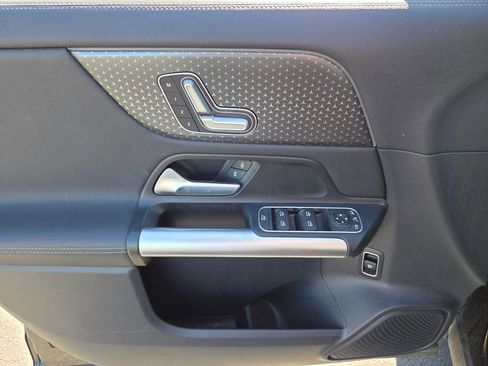 Used 2025 Mercedes-Benz GLA 250 image 17