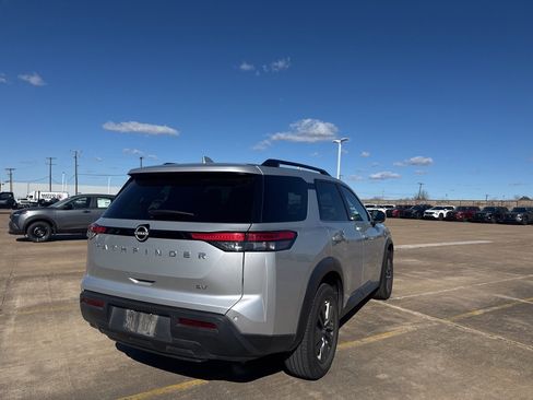 Certified 2024 Nissan Pathfinder SV image 9