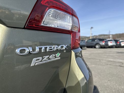 Used 2015 Subaru Outback 2.5i Limited image 34