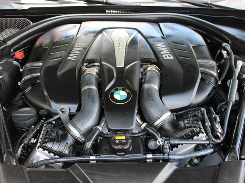 Used 2017 BMW 750i RWD image 47