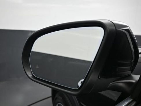 Used 2024 Mercedes-Benz GLB 250 image 4