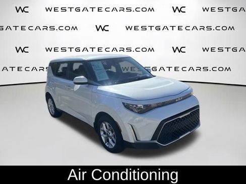 Used 2023 Kia Soul LX w/ LX Technology Package image 4