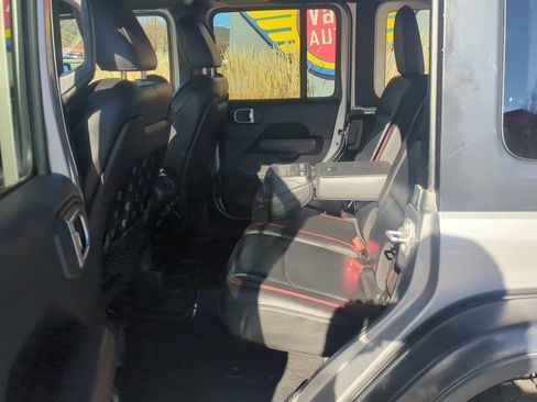Used 2018 Jeep Wrangler Unlimited Rubicon image 13