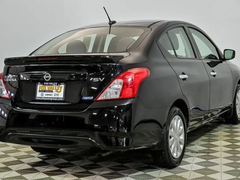 Used 2016 Nissan Versa SV w/ SV Tech Package FWD image 8