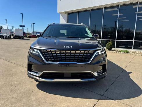 Used 2022 Kia Carnival SX Prestige image 2