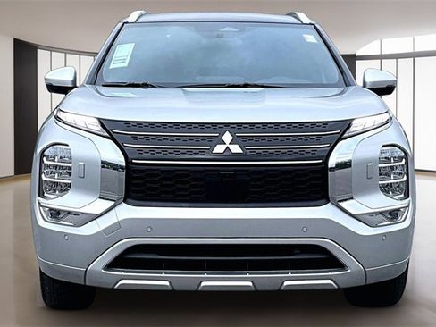 Used 2024 Mitsubishi Outlander SEL image 2