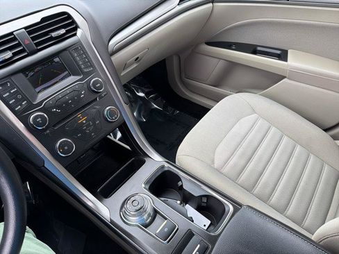 Used 2018 Ford Fusion SE FWD image 17