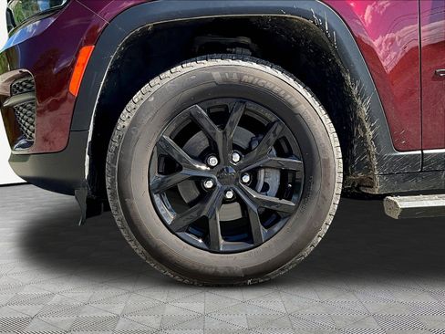 Used 2025 Jeep Grand Cherokee Altitude AWD/4WD image 33